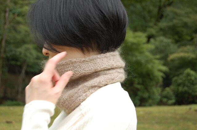 ニットネックウォーマー ウールモヘア ベージュ 手編み | iichi