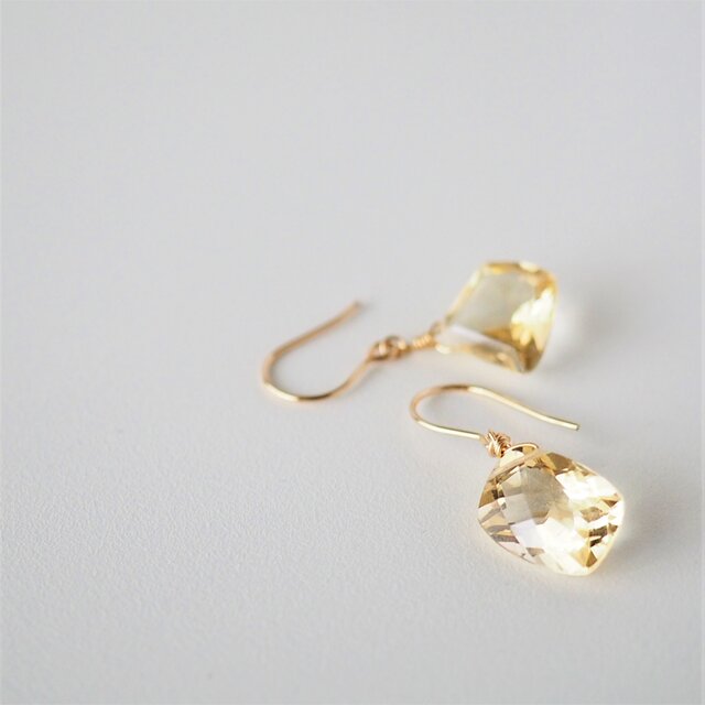 シトリンピアス / 11月の誕生石