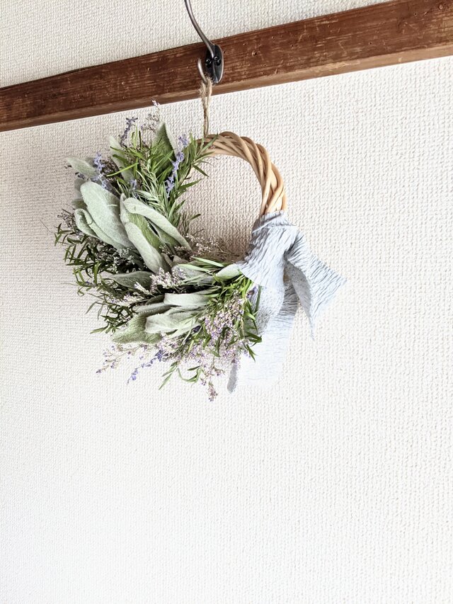 薔薇の実とブルーファンタジアのドライフラワーリースブーケ リース