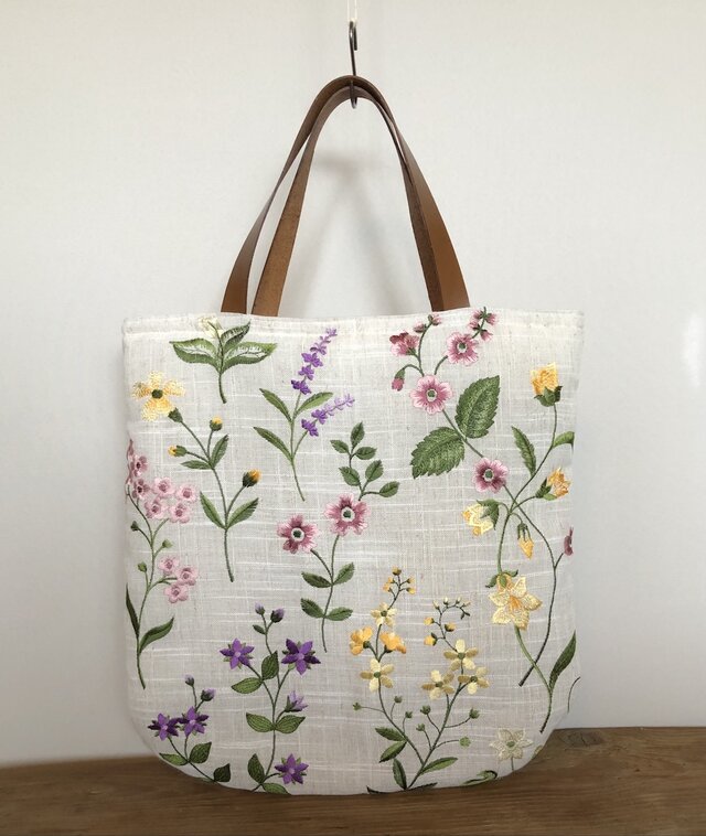 リネン 野の花刺繍 皮持ち手ラウンド手さげかばん 受注製作の画像1枚目