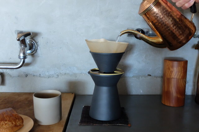 コーヒードリッパー 黒練 焼締め | iichi 日々の暮らしを心地よくする
