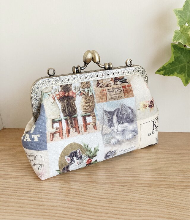 アンティーク猫ちゃんのがま口ポーチ