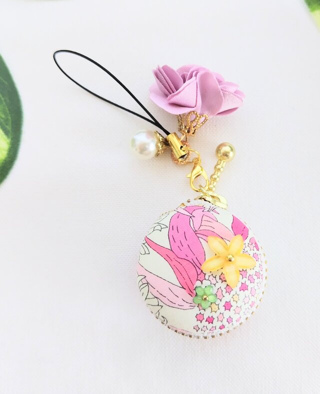 リバティスザンナピンクのマカロンポーチ