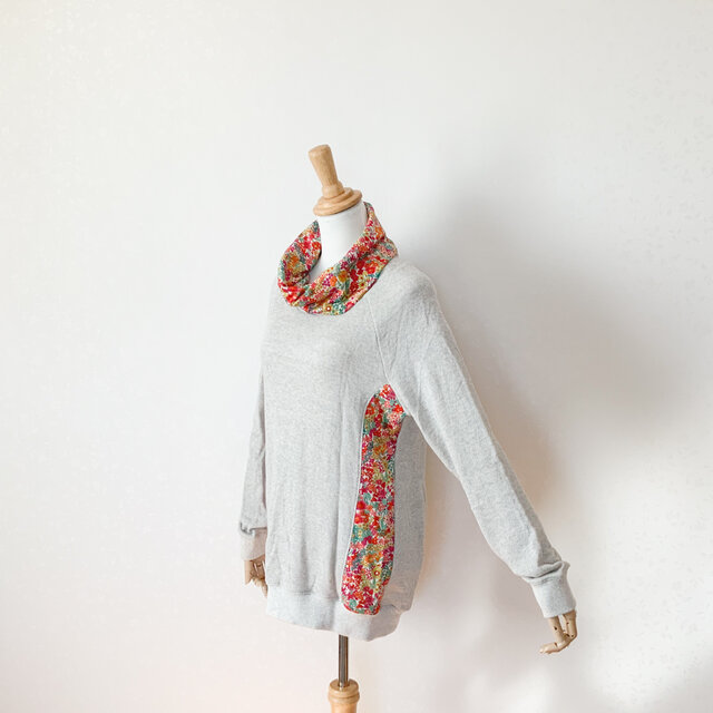 リバティ　マーガレットアニーとニットのオフタートル