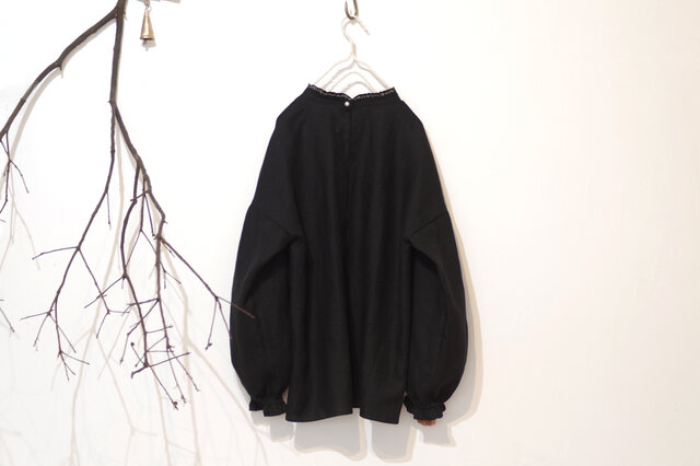 ソロチカ刺繍のリネンブラウス ver.3 -3 colors- | iichi 日々の暮らし