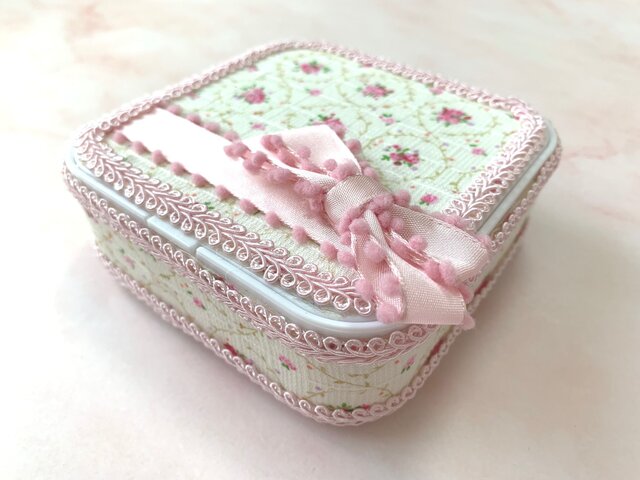 【ファブリックデコレーション☆ミラー付きジュエリーケース ピンク系・花柄 完成品♪】の画像1枚目