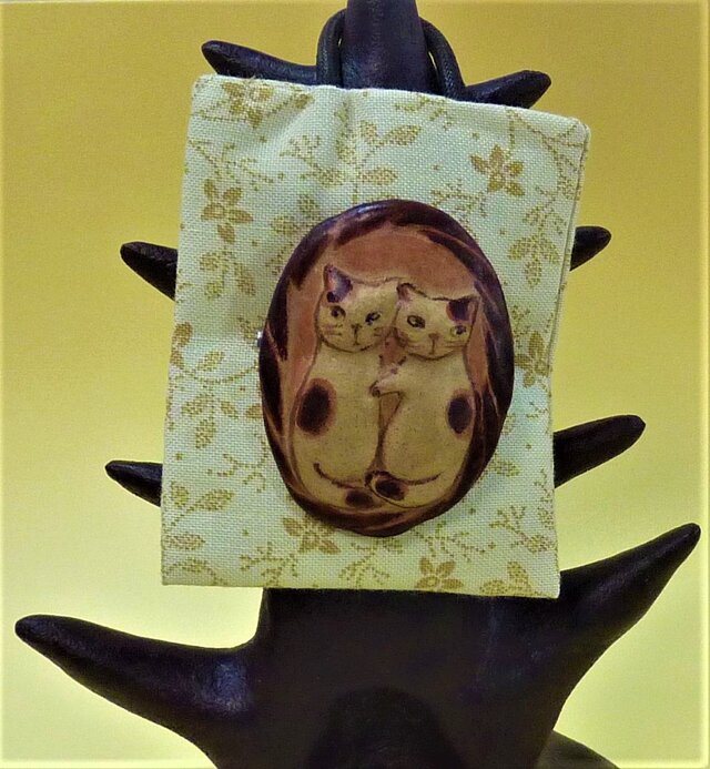 楕円のブローチ（ふたりで）