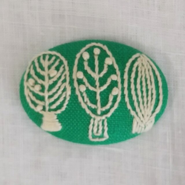 葉っぱの刺繍ブローチ▪北欧風  [leaf]