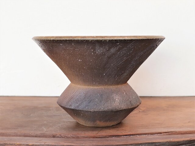 備前焼 花入れ h3-102 | iichi 日々の暮らしを心地よくする