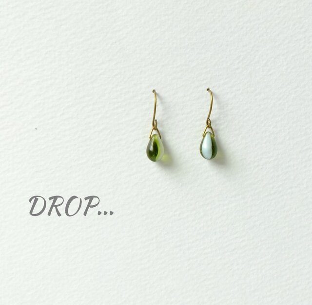 d64-A36【オリーブ×ホワイト】しずくドロップのシンプルピアス