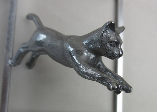 壁掛けオブジェ「とんでるネコ」 | iichi 日々の暮らしを