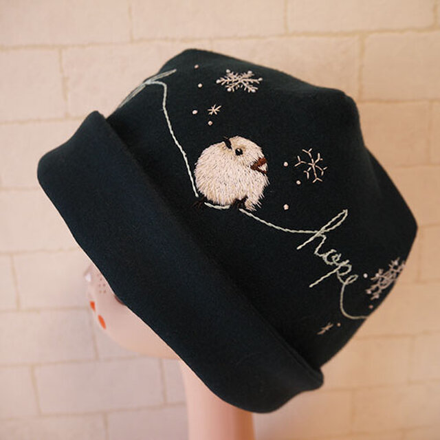 圧縮ウールニット生地で作ったニット帽（雪とシマエナガ）