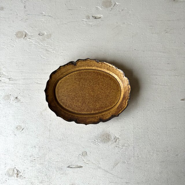 鉄渋釉　花紋楕円皿