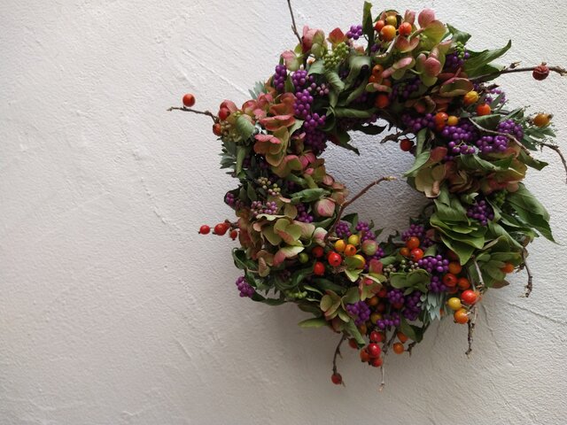 秋の実リース | iichi 日々の暮らしを心地よくするハンドメイド