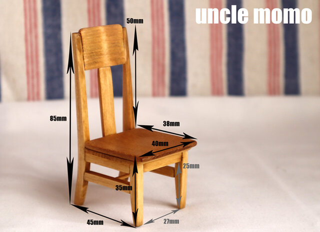 ミニチュア木の椅子
