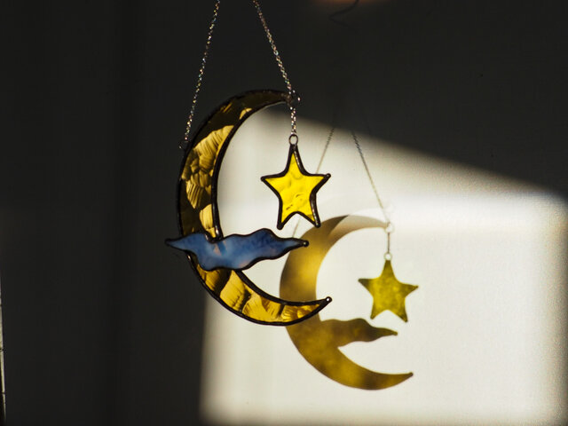 月と星のサンキャッチャー」ステンドグラス | iichi 日々の暮らしを