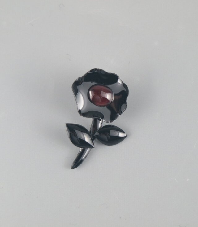 小さなガーネットのお花