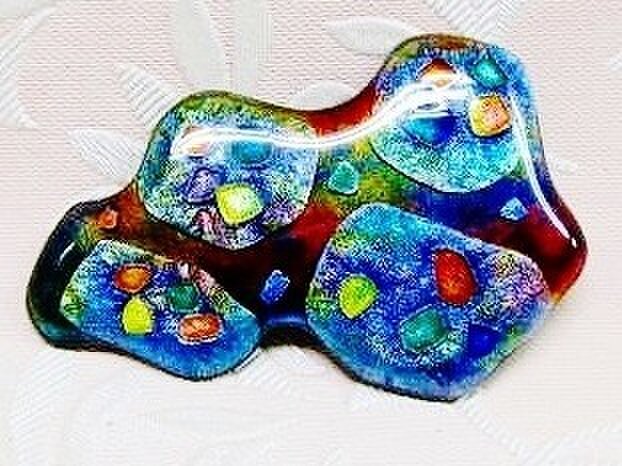 虹色の石(七宝ブローチ)・IBー77の画像1枚目