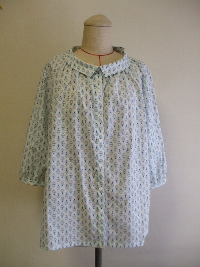 白地×プロヴァンス風柄プリント 小さいショールカラーのブラウス 着丈６4ｃｍ Ｓ～Ｍサイズ 受注生産