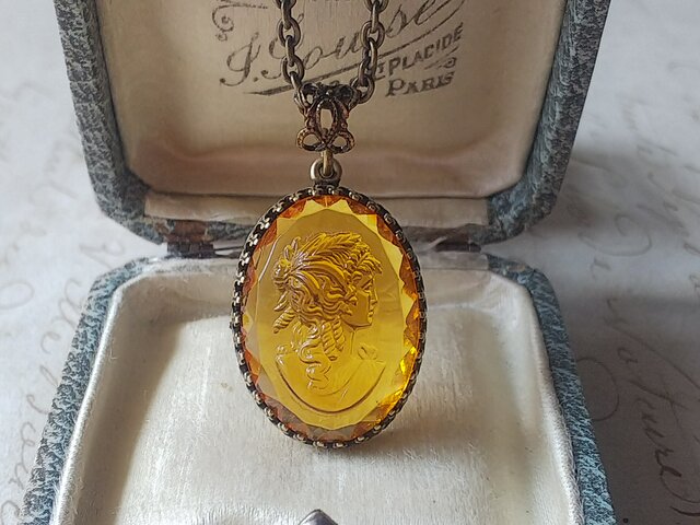 ヴィンテージペンダントネックレス カメオ テラコッタ ゴールド アンティーク① ヴィンテージペンダントネックレス カメオ テラコッタ ゴールド