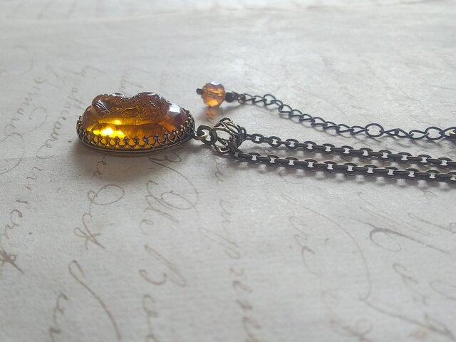 ヴィンテージ 琥珀Topazカメオ（25×18㎜）クラシカルネックレス