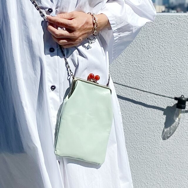 スマホと必需品で軽快に！がま口スマホポシェット選べる4色＊ホース