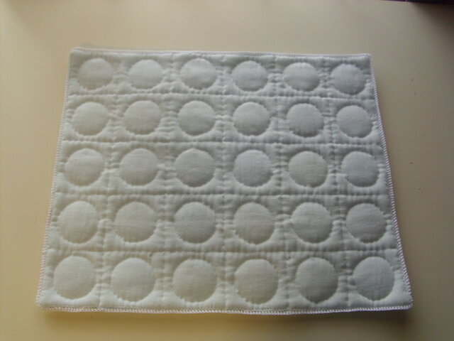 サークル刺繍が可愛いパッチワークマット | iichi 日々の暮らしを