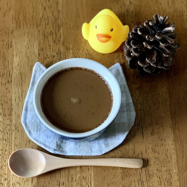 ベージュチェック柄の可愛い猫モチーフコースター♪