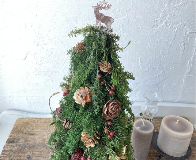 ラスト1点！ナチュラルなクリスマスツリー〜プレゼントを運ぶトナカイ