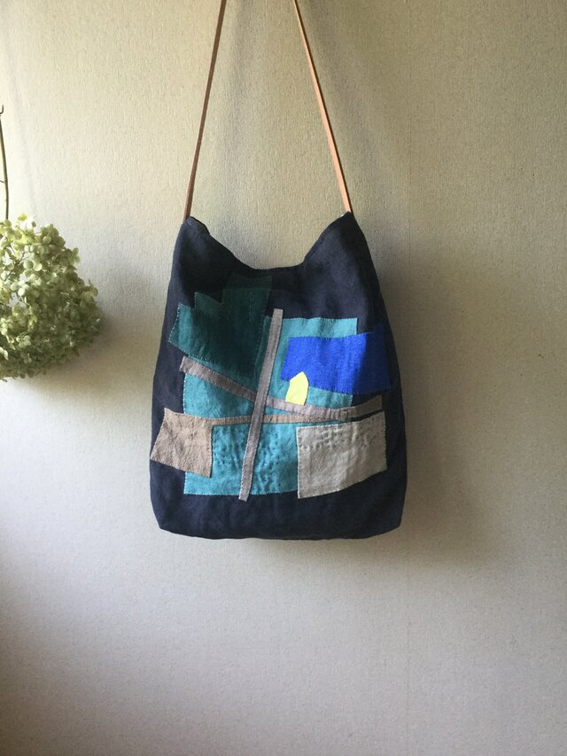 リネンのコラージュと刺し子のバッグ[『街歩きを楽しんで』