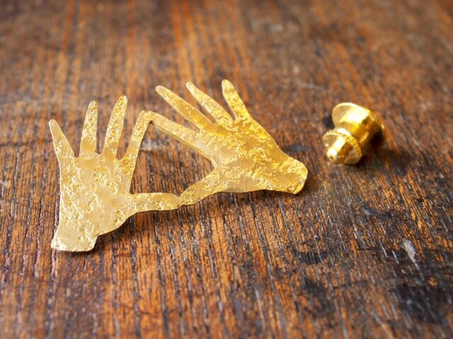 おにぎりのカタチ ピンブローチ | iichi 日々の暮らしを心地よくする