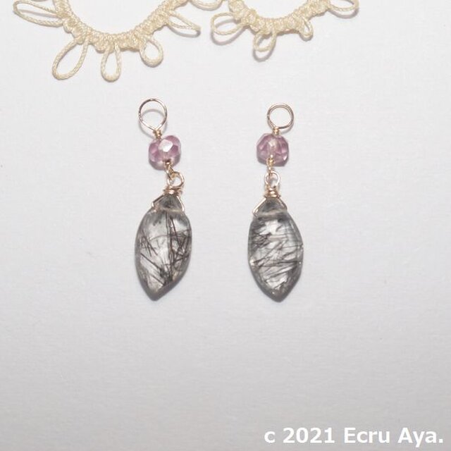 *自信を身につける*ブラックルチルクォーツなどのピアスチャーム