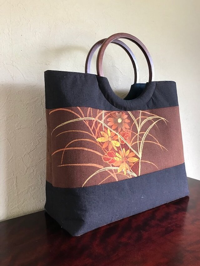 手描き花柄の名古屋帯の手提　丸い木の手