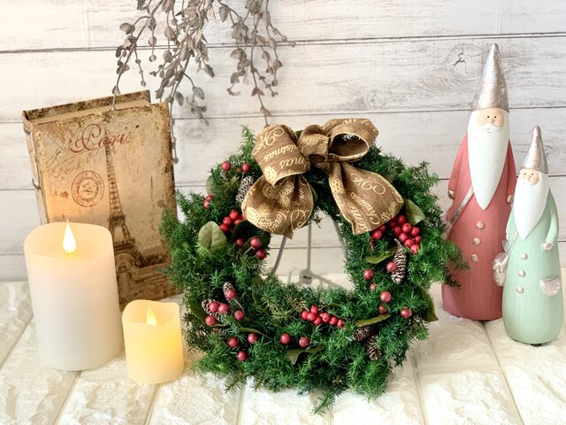 真っ赤な木の実のクリスマスリース　グリーンと赤のインテリア　キャンドルリース 赤い実のクリスマスリース クリスマス 玄関 プリサーブドフラワー