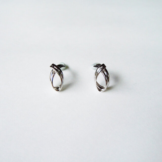 K14WG ツインひねりねじりピアス