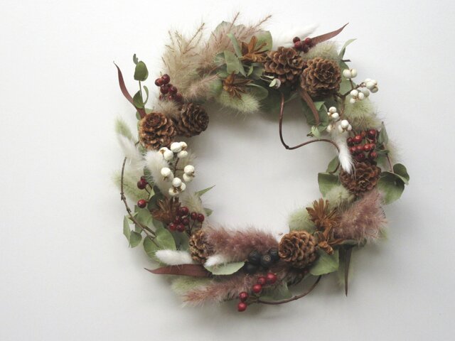 木の実とふわふわのリース | iichi 日々の暮らしを心地よくする