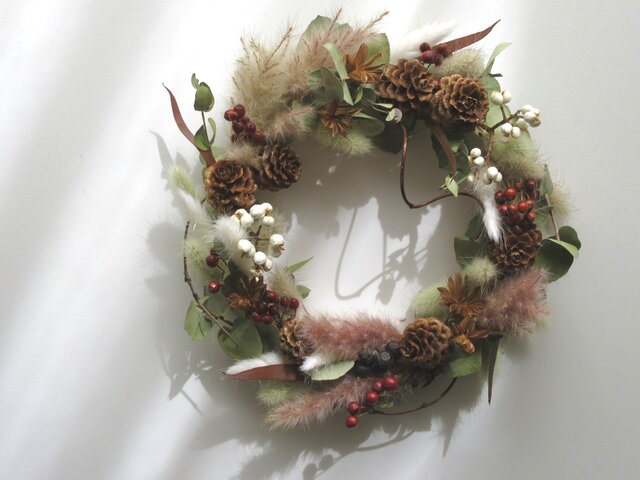 木の実とふわふわのリース | iichi 日々の暮らしを心地よくする
