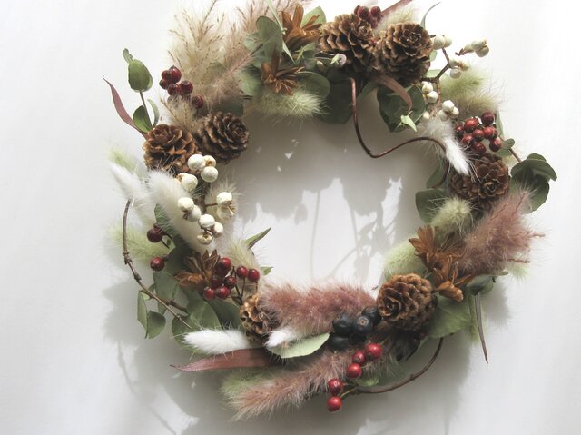 木の実とふわふわのリース | iichi 日々の暮らしを心地よくする