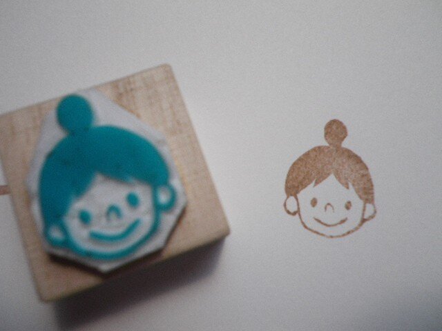 おだんご頭の女の子 （消しゴムはんこ） | iichi 日々の暮らしを