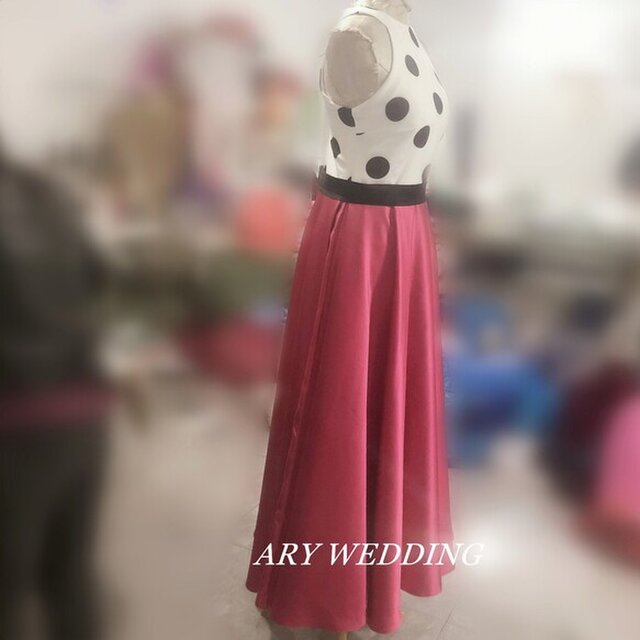 ショッキングピンクカラードレス 可愛いドット柄ワンピース 高級サテン