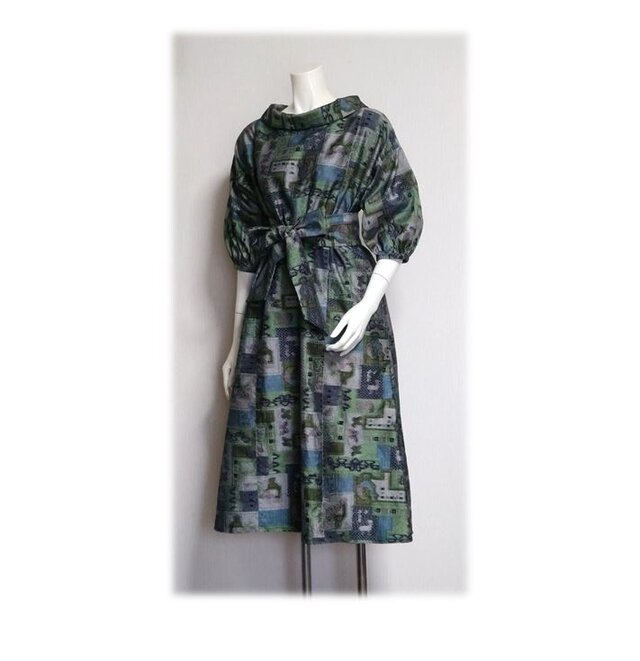 229　大島紬着物リメイクレトロ衿Aラインワンピーㇲ（マルチカラー／可愛い柄）