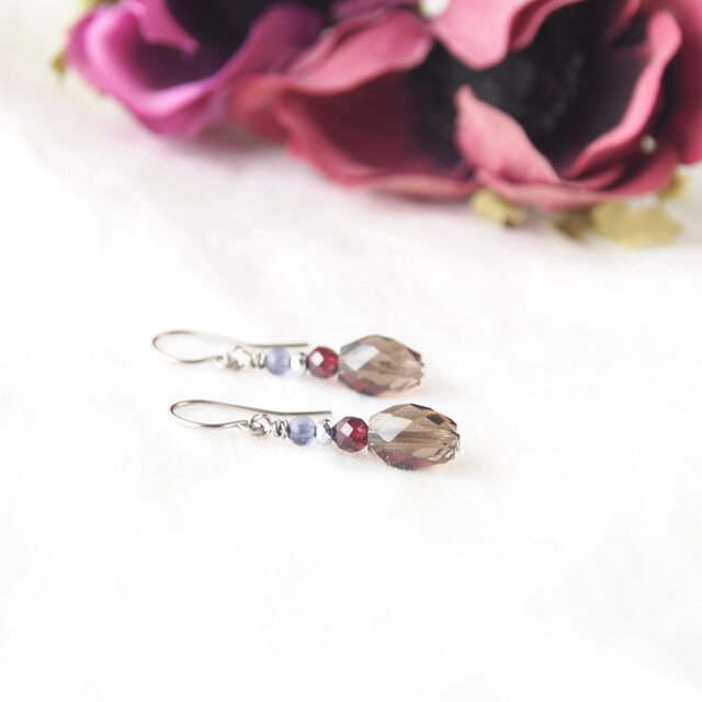 Rice Pierce（スモーキークォーツ×ガーネット×アイオライト）