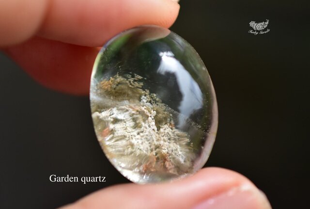 天然石お花 こういう形の石が私の目の前に現れるとこうなるわけです。 #尖った石を