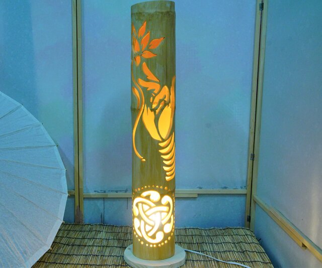 竹ランプ　〜〜蓮の影〜〜その日の気分で２つの美しさが楽しめる 竹ランプ 〜〜蓮〜〜 竹灯籠 竹灯り 癒し | iichi 日々の暮らし