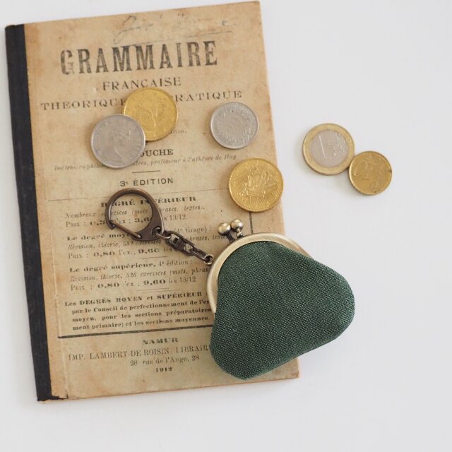 ■ミニがま口キーホルダー / モスグリーンのリネン■ chloe(lnn-msgr)