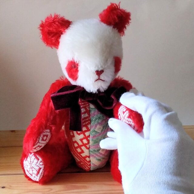 こぎん刺しのパンダのぬいぐるみ 大（紅白） | iichi 日々の暮らしを