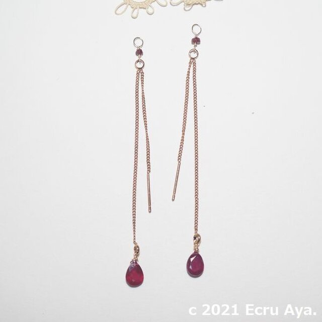 *幸せの予感*ルビーのアメリカンタイプに見えるピアスチャーム