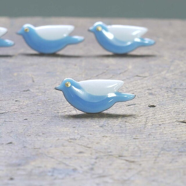 七宝焼 ピンブローチ ちっちゃい青いとり（青空）