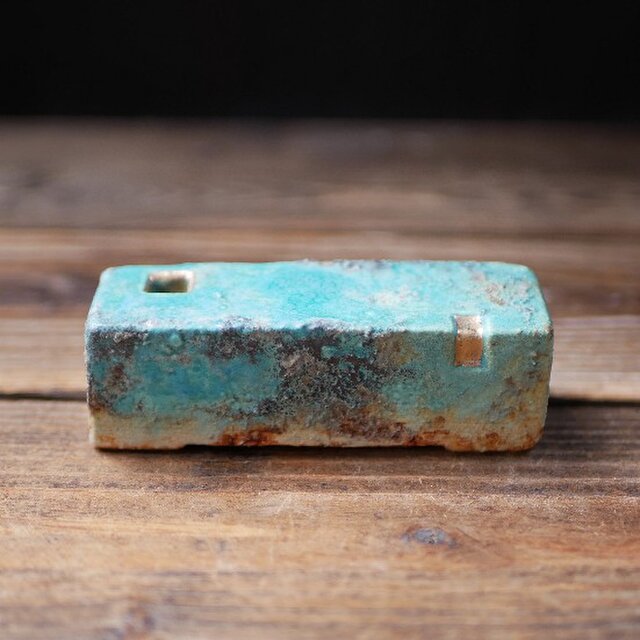 小さな空色小窓角花瓶 no.2