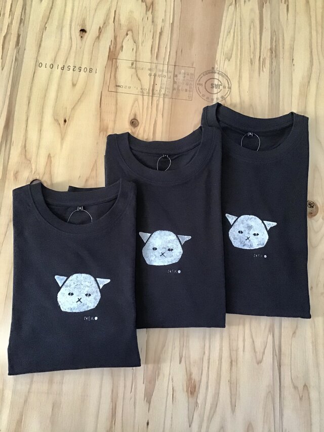 白猫の長袖Tシャツ　